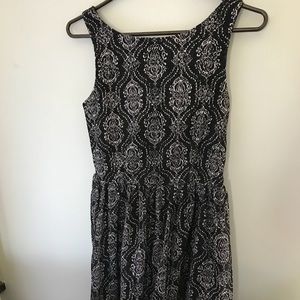 Sleeveless print dress